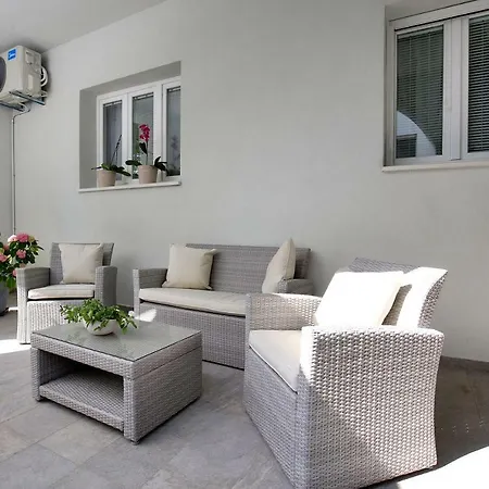 Ines 아파트 무르테르