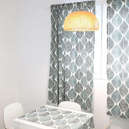 Ines アパート ムルテル