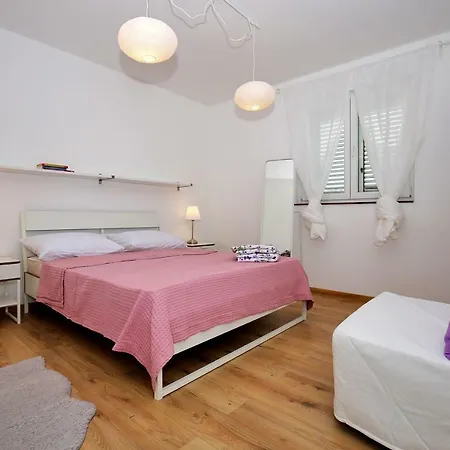 Ines 아파트 무르테르