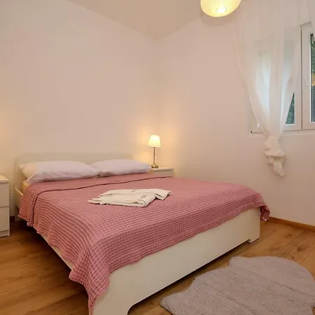 Ines Apartmán Murter
