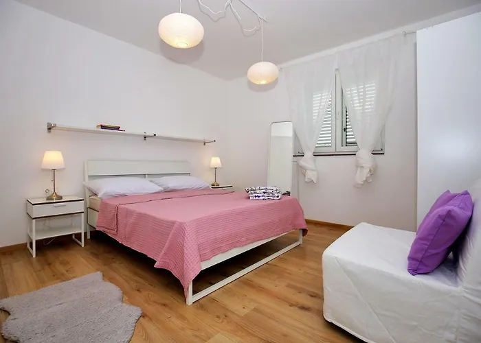 Ines Apartament Murter